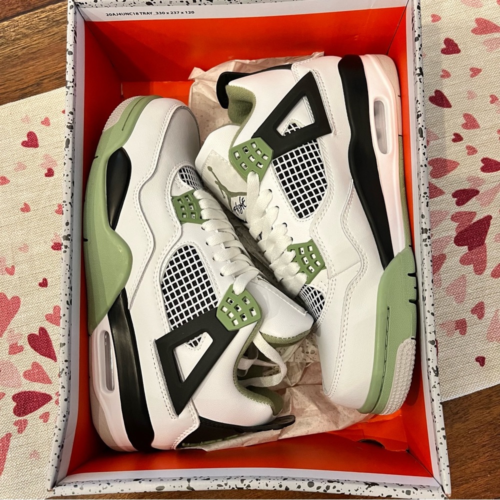 Air Jordan 4 Retro, Size 8.5 women/7 Men